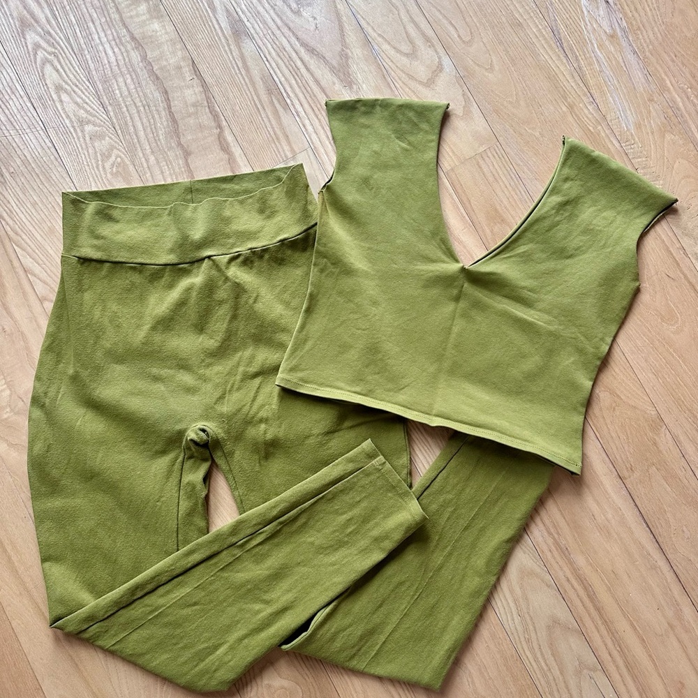 OF EARTH AND SALT hand dyed organic cotton fennel green leggings and crop set.
